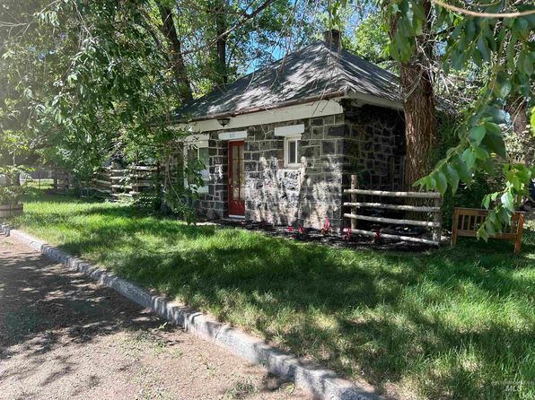 309 E C St, Shoshone, ID 83352