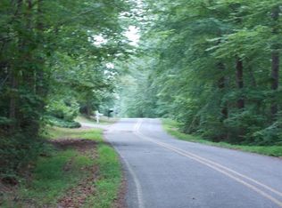 300 Skyview Ln, Mount Airy, NC 27030