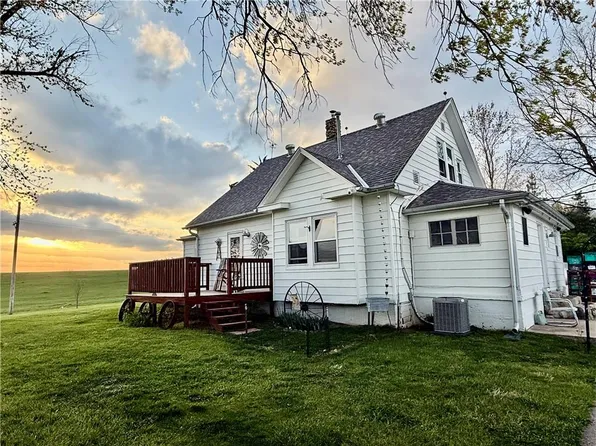 8877 Wellington St, Richmond, MO 64085