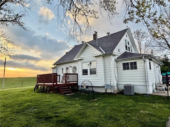 8877 Wellington St, Richmond, MO 64085