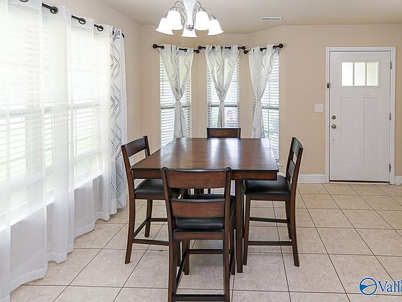 5th image of 704 Oak Cove Ln NW