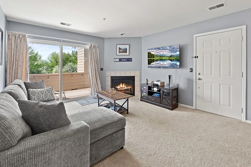 1 bed, 738 sqft, $1,800 — Photo 3