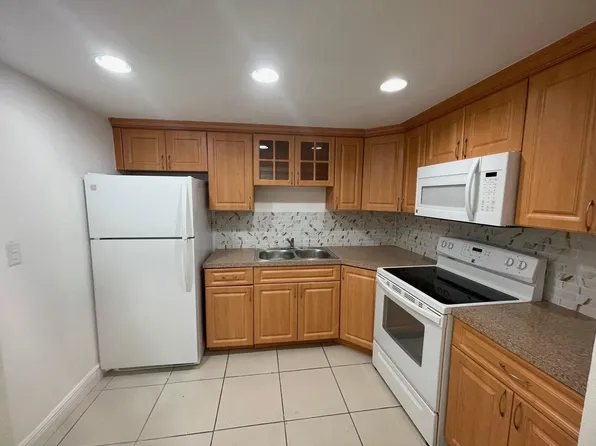 9365 Fontainebleau Boulevard #E117, Miami, FL 33172