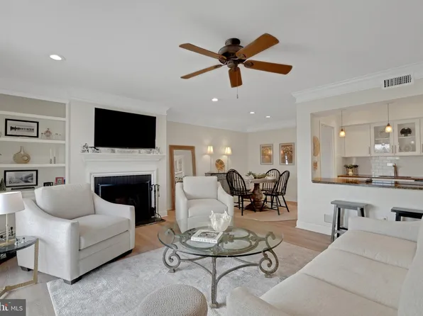 199 W King St APT 2-3, Malvern, PA 19355
