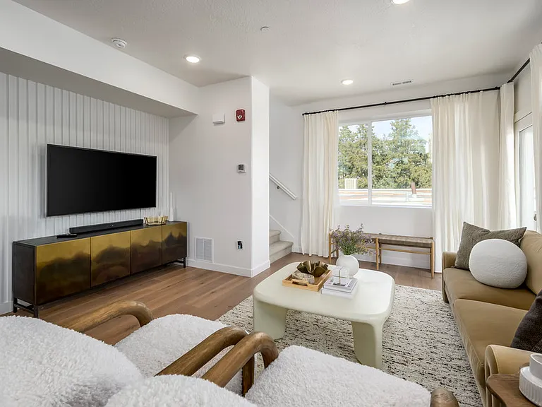 Azure Townhomes Phase I — Photo 25