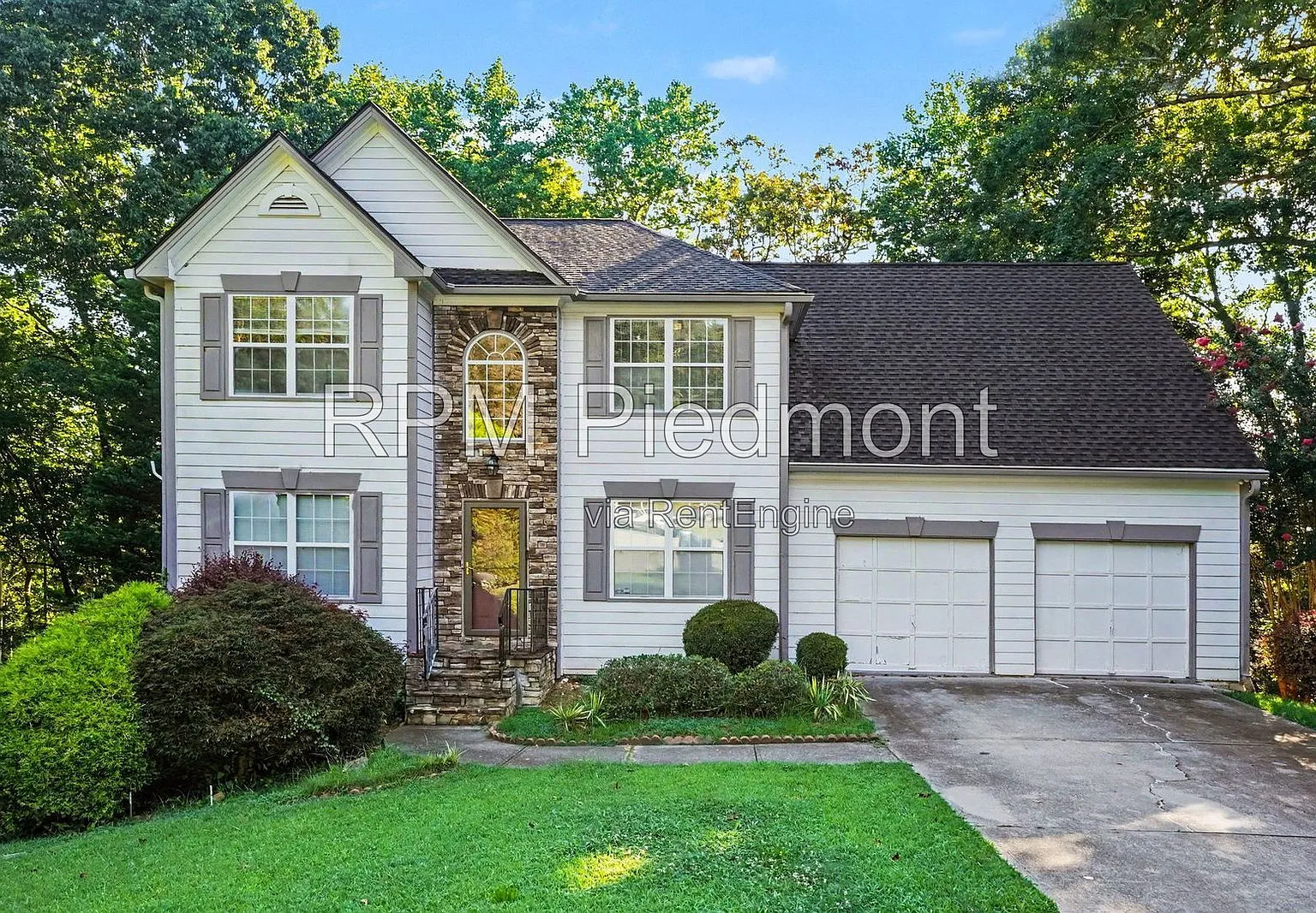 3 bed, 2.5 bath, 2055 sqft, $2,200 — Photo 1