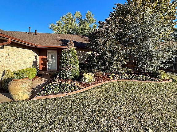 4th image of 4604 SE Aberdeen Ave