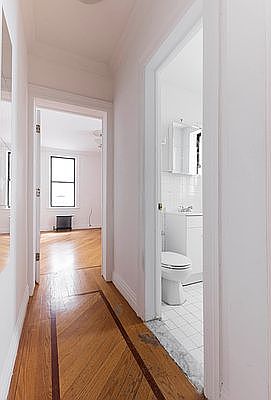 5th image of 224 E 48th St APT 4D