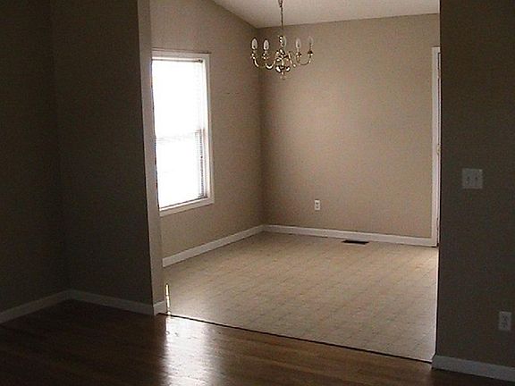 4th image of 104 Mockingbird Place Dr