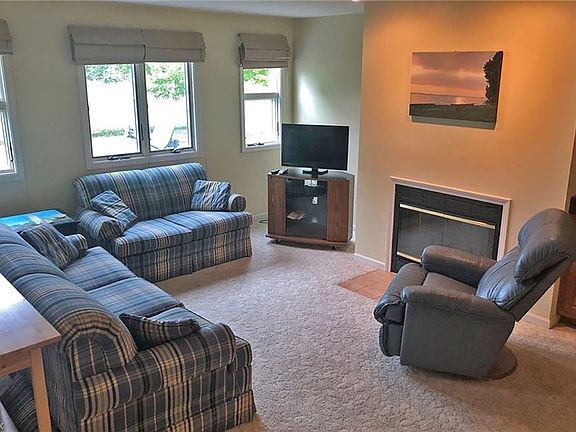 3rd image of 111 W Lakeshore #8B
