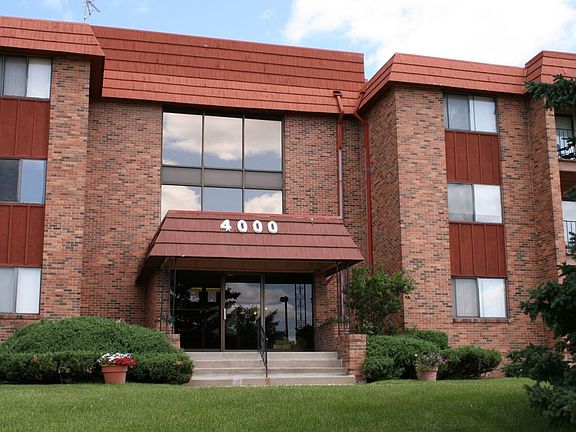 2nd image of 4000 Parklawn Ave APT 220