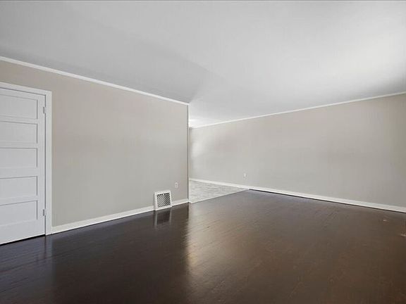 3rd image of 1317 Mahan Ave