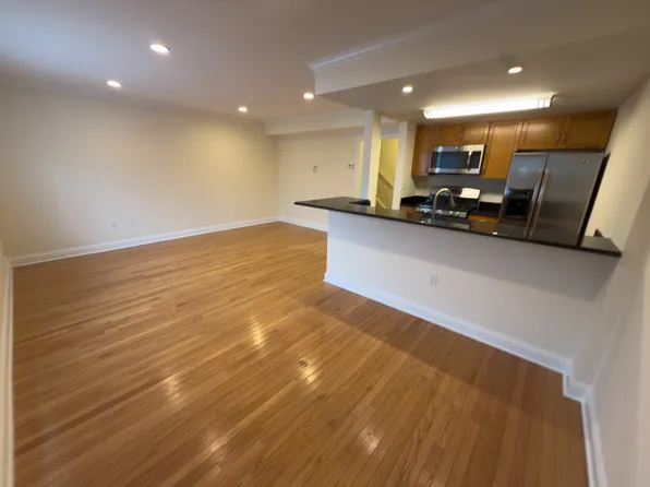 172 Sherman Rd, Chestnut Hill, MA 02467
