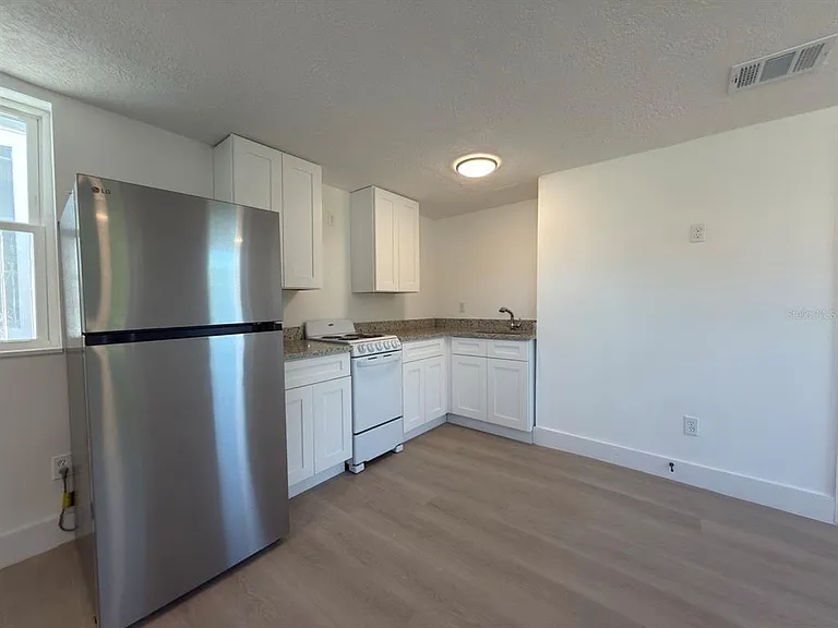 401 E Columbus Dr #2 — Photo 3