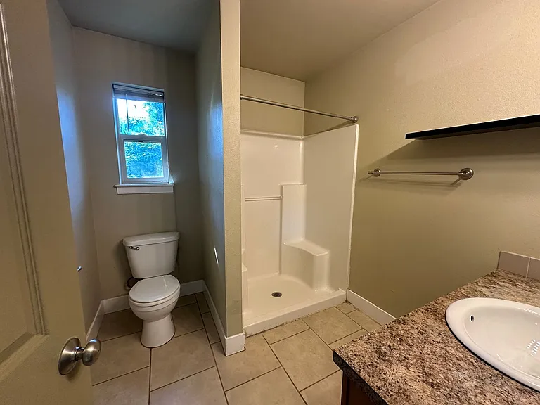 901 Gladstone St — Photo 23