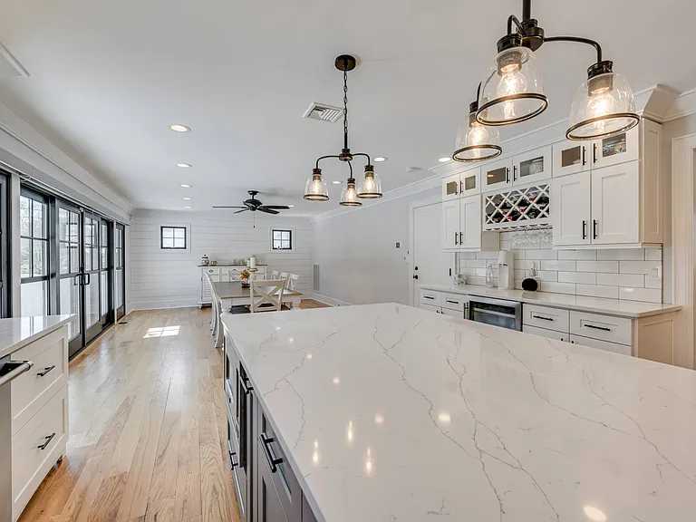 18 Sea Gate Ave — Photo 7