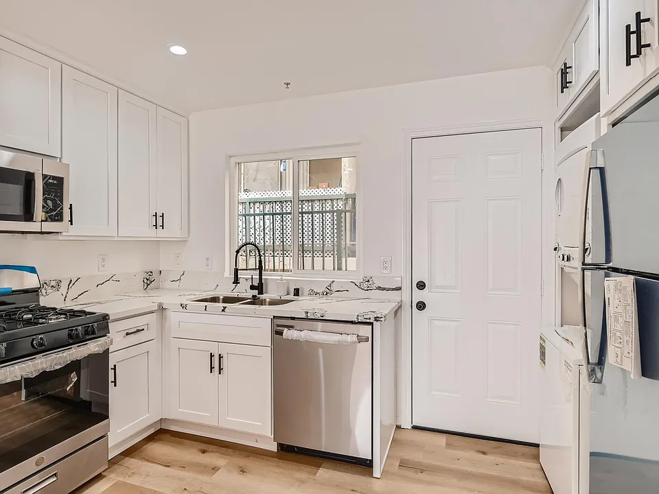 311 N Berendo St #5