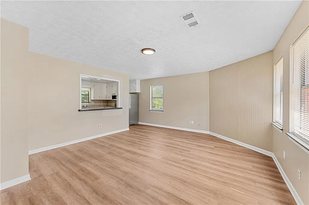2 bed, 1.0 bath, 1000 sqft, $1,325 — Photo 1