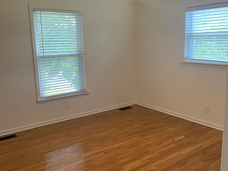 106 Lyon Ave — Photo 8