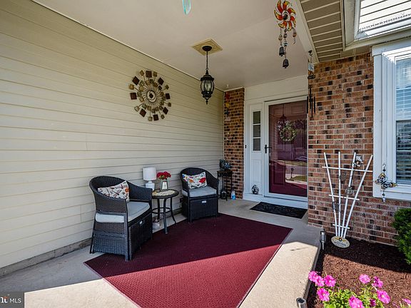 5th image of 63 Knollwood Dr