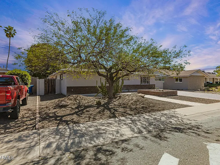 413 E Ellis Dr — Photo 25