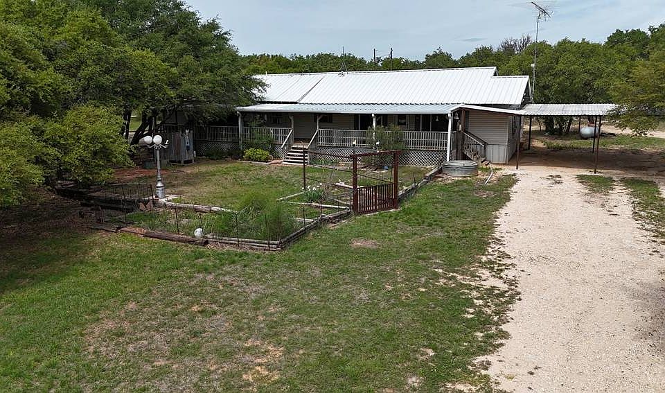 1st image of 4000 County Road 372