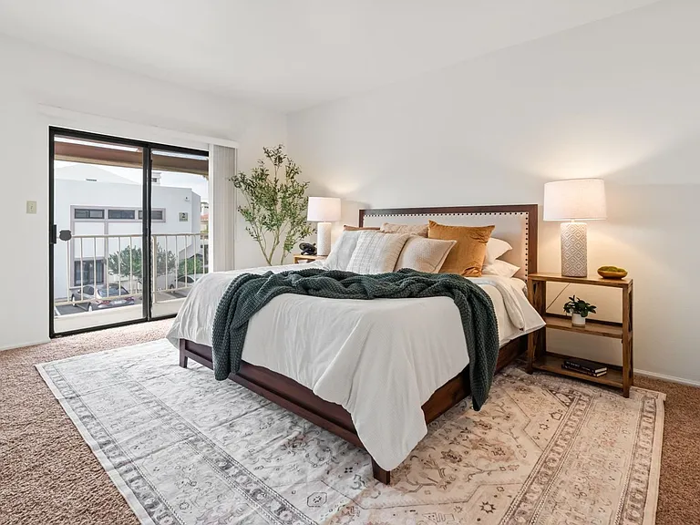 1017 E Maryland Ave #213 — Photo 14