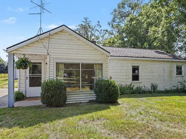15 4th St, Plainwell, MI 49080