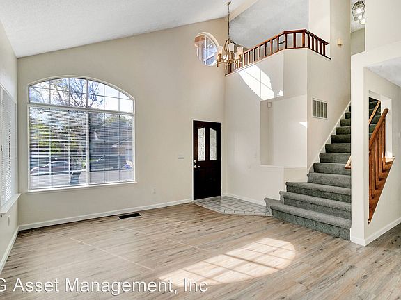 2nd image of 5072 Lynbrook Dr