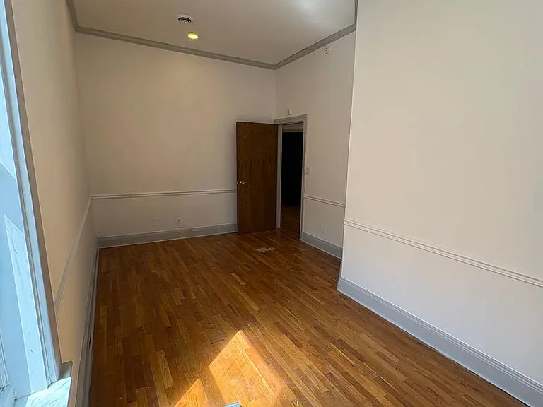 110 W Summit Hill Dr — Photo 12
