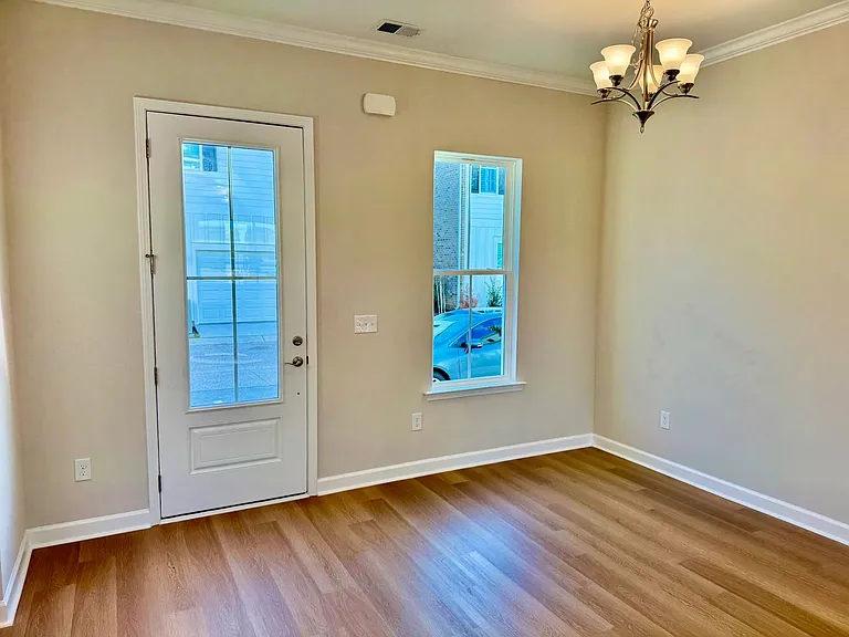 2820 Cook Cir #D — Photo 2