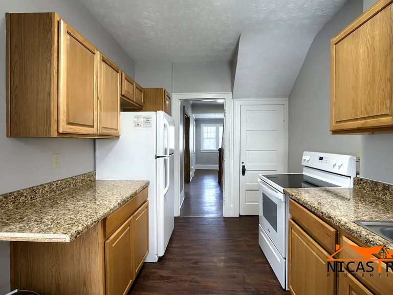 2072 Indianola Ave — Photo 7