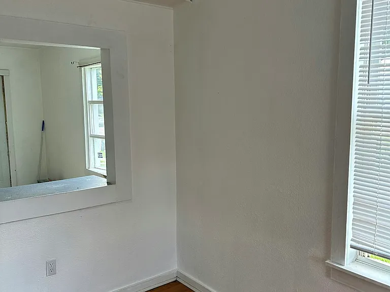 2121 N Prospect Rd — Photo 17