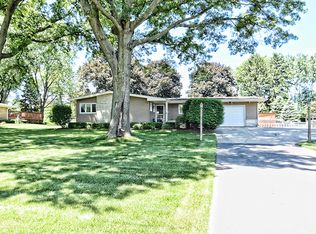 11N670 Win Haven Dr, Elgin, IL 60124