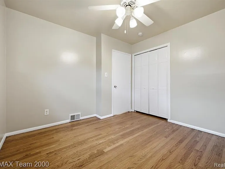 8512 Norborne Ave — Photo 17