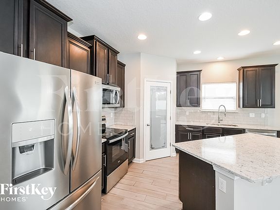 5th image of 8169 Dancing Fox St