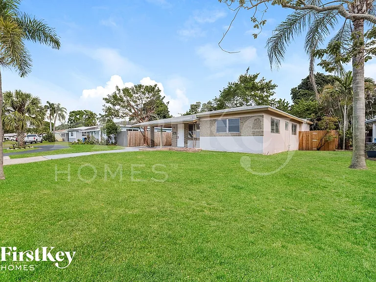4810 NE 8th Ave — Photo 3