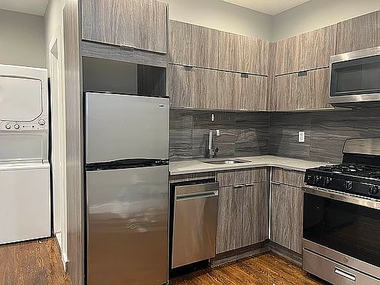 1st image of 318 E 106th St APT 8