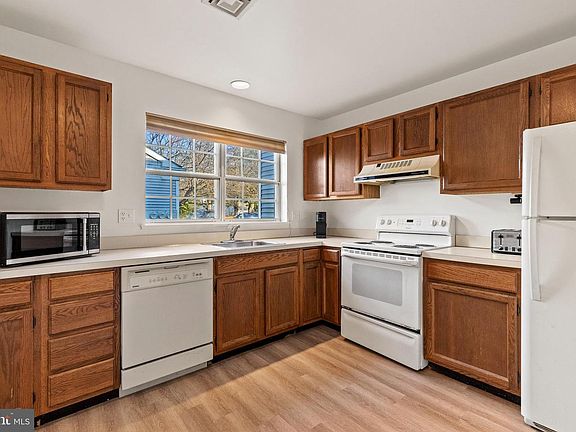 3rd image of 1937 Wexford Rd