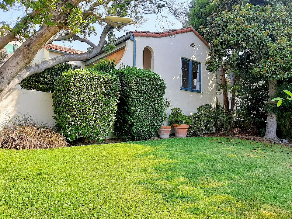1099 Dolores Dr
