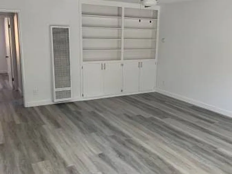 College Manor — Photo 13