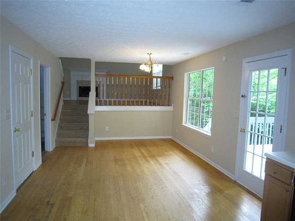 5th image of 618 Dovie Pl