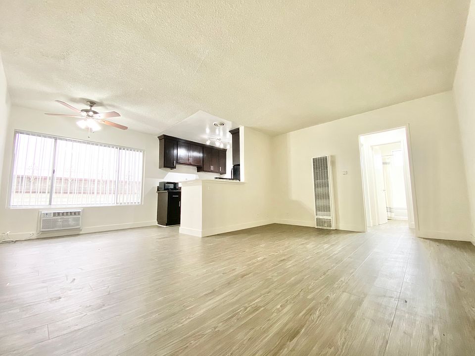 1st image of 12813 Caswell Ave #3