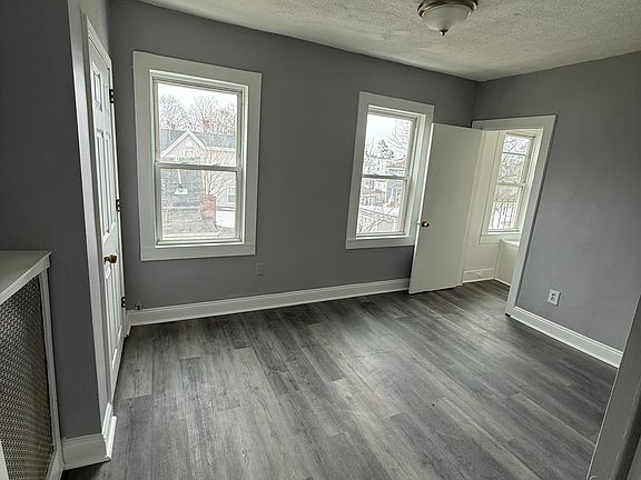 5th image of 272 Pleasant St #2