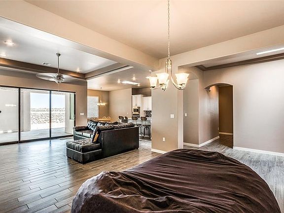 3rd image of 720 Colonial Blf