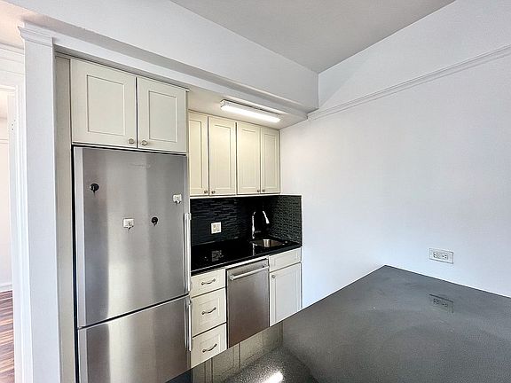 2nd image of 5 Tudor City Pl APT 1125