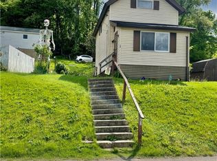 38 Main St, Daisytown, PA 15427