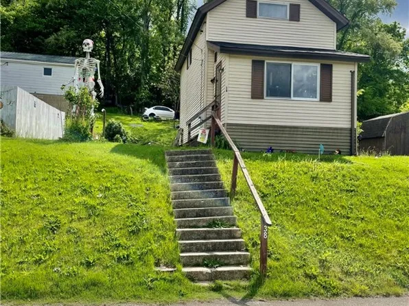 38 Main St, Daisytown, PA 15427