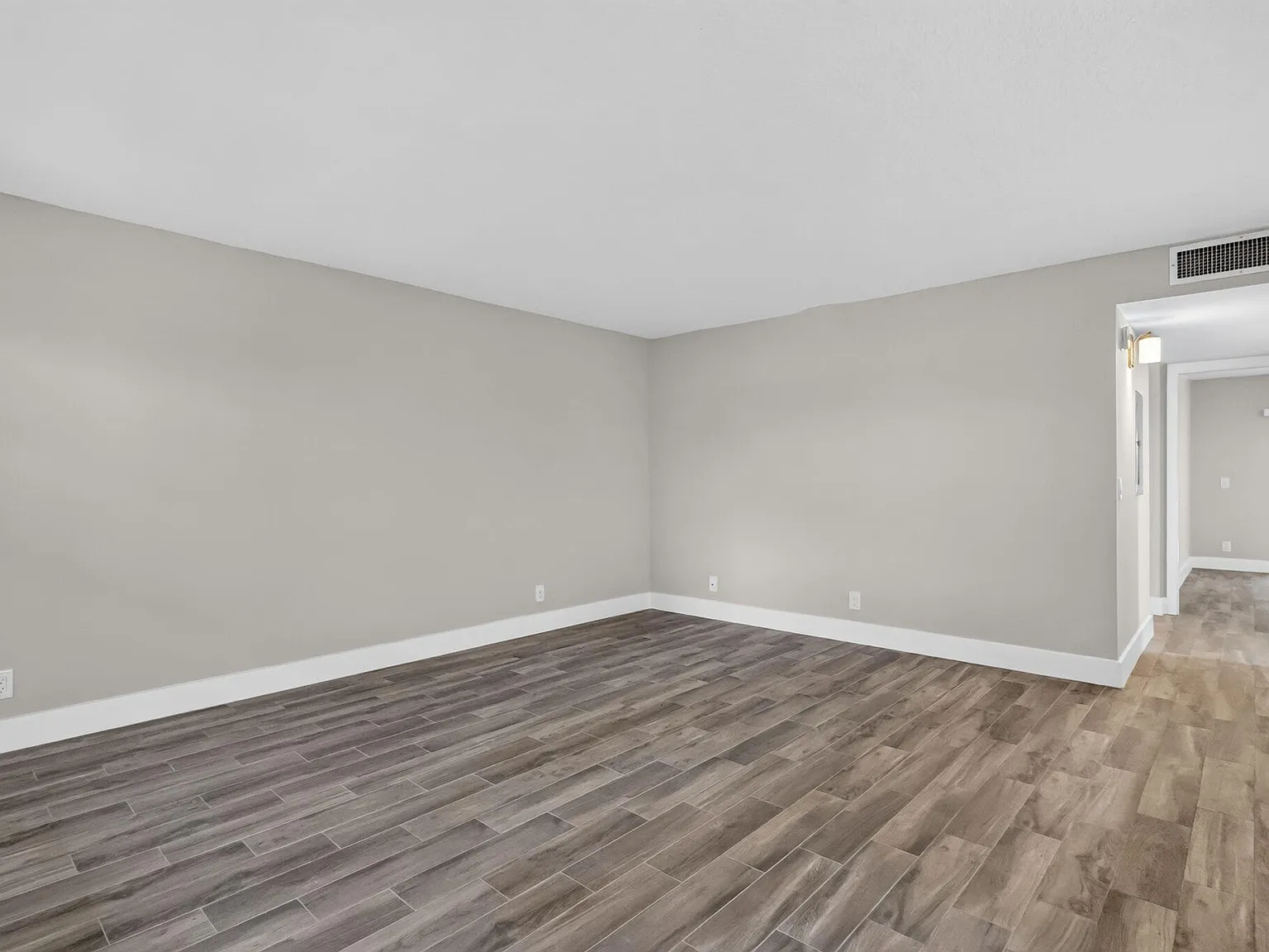 2 bed, 2.0 bath, 907 sqft, $2,000 — Photo 4