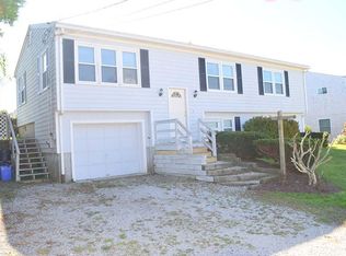 34 Spruce Ave, Narragansett, RI 02882